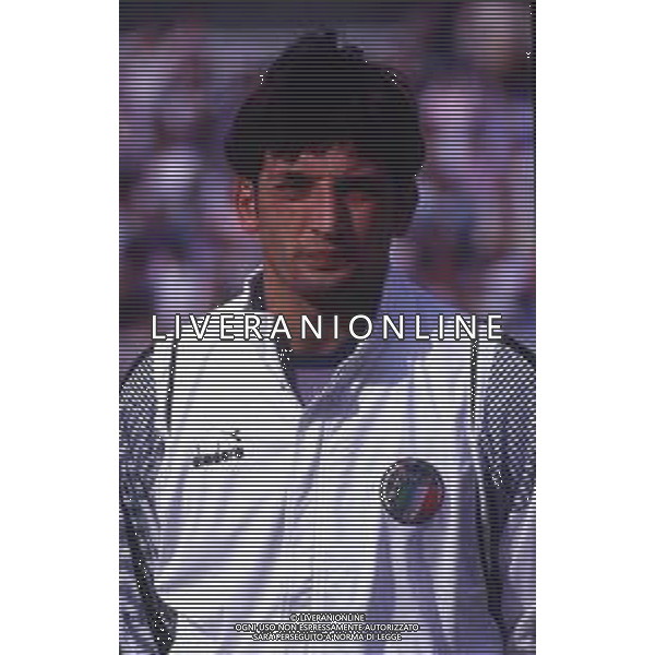 RETROSPETTIVA GIUSEPPE GATTA CALCIATORE NELLA FOTO GIUSEPPE GATTA CON LA MAGLIA DELLA NAZIONALE ITALIANA UNDER 21 AG ALDO LIVERANI SAS