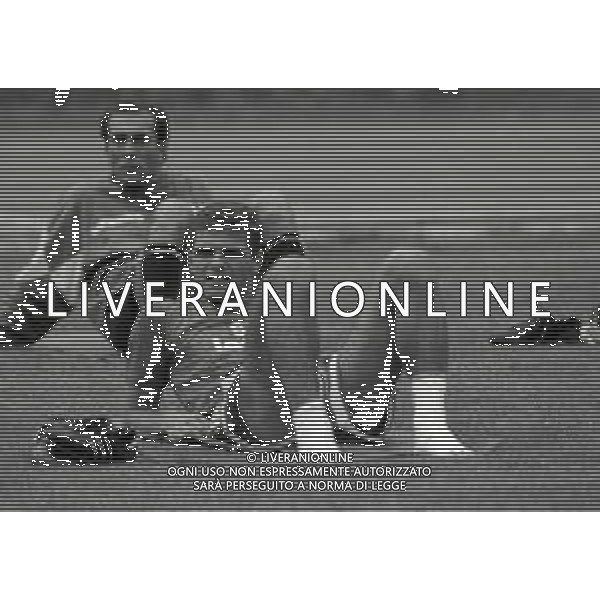 RETROSPETTIVA MASSIMO BRAMBATI CALCIATORE NELLA FOTO MASSIMO BRAMBATI CON LA MAGLIA DEL BARI CALCIO NELL\'ANNO 1989-1990 AG ALDO LIVERANI SAS
