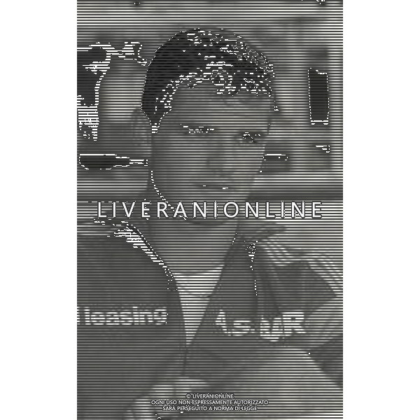 RETROSPETTIVA MASSIMO BRAMBATI CALCIATORE NELLA FOTO MASSIMO BRAMBATI CON LA MAGLIA DEL BARI CALCIO NELL\'ANNO 1989-1990 AG ALDO LIVERANI SAS