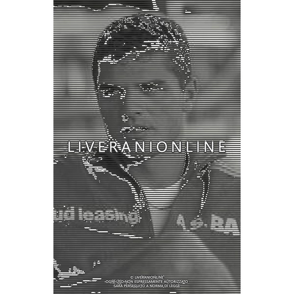 RETROSPETTIVA MASSIMO BRAMBATI CALCIATORE NELLA FOTO MASSIMO BRAMBATI CON LA MAGLIA DEL BARI CALCIO NELL\'ANNO 1989-1990 AG ALDO LIVERANI SAS