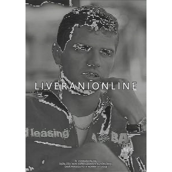 RETROSPETTIVA MASSIMO BRAMBATI CALCIATORE NELLA FOTO MASSIMO BRAMBATI CON LA MAGLIA DEL BARI CALCIO NELL\'ANNO 1989-1990 AG ALDO LIVERANI SAS