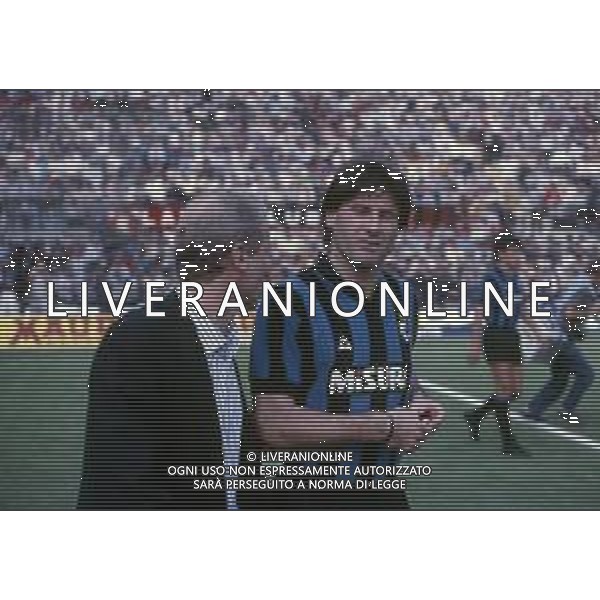 RETROSPETTIVA OLIVIERO GARLINI CALCIATORE NELLA FOTO OLIVIERO GARLINI CON LA MAGLIA DELL\' INTER CALCIO CON GIOVANNI TRAPATTONI ALLENATORE INTER AG ALDO LIVERANI SAS