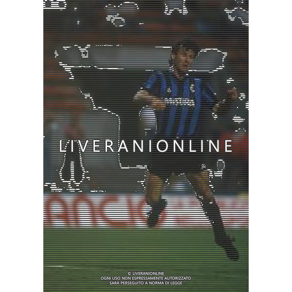 RETROSPETTIVA OLIVIERO GARLINI CALCIATORE NELLA FOTO OLIVIERO GARLINI CON LA MAGLIA DELL\' INTER CALCIO AG ALDO LIVERANI SAS 