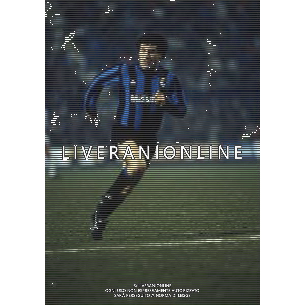 RETROSPETTIVA OLIVIERO GARLINI CALCIATORE NELLA FOTO OLIVIERO GARLINI CON LA MAGLIA DELL\' INTER CALCIO AG ALDO LIVERANI SAS 