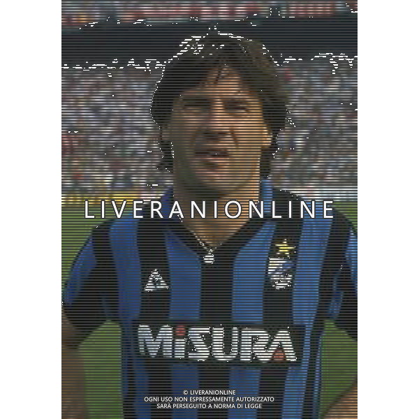RETROSPETTIVA OLIVIERO GARLINI CALCIATORE NELLA FOTO OLIVIERO GARLINI CON LA MAGLIA DELL\' INTER CALCIO AG ALDO LIVERANI SAS 