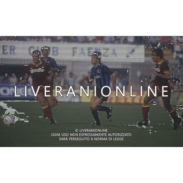 RETROSPETTIVA OLIVIERO GARLINI CALCIATORE NELLA FOTO OLIVIERO GARLINI CON LA MAGLIA DELL\' INTER CALCIO AG ALDO LIVERANI SAS 