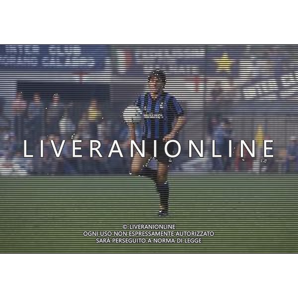 RETROSPETTIVA OLIVIERO GARLINI CALCIATORE NELLA FOTO OLIVIERO GARLINI CON LA MAGLIA DELL\' INTER CALCIO AG ALDO LIVERANI SAS 