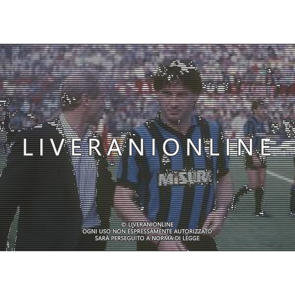 RETROSPETTIVA OLIVIERO GARLINI CALCIATORE NELLA FOTO OLIVIERO GARLINI CON LA MAGLIA DELL\' INTER CALCIO CON GIOVANNI TRAPATTONI ALLENATORE INTER AG ALDO LIVERANI SAS