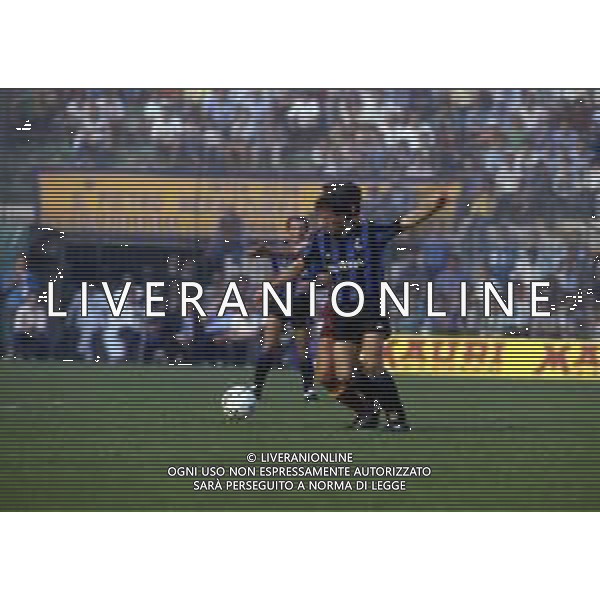 RETROSPETTIVA OLIVIERO GARLINI CALCIATORE NELLA FOTO OLIVIERO GARLINI CON LA MAGLIA DELL\' INTER CALCIO AG ALDO LIVERANI SAS 