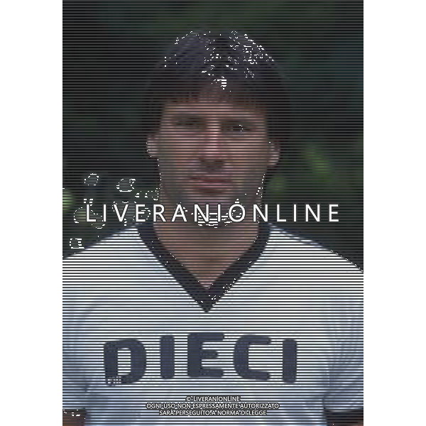 RETROSPETTIVA OLIVIERO GARLINI CALCIATORE NELLA FOTO OLIVIERO GARLINI CON LA MAGLIA DEL CESENA CALCIO AG ALDO LIVERANI SAS 