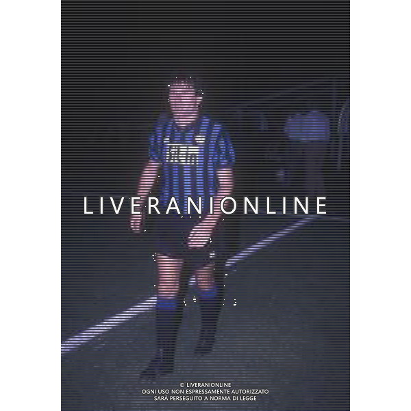 RETROSPETTIVA OLIVIERO GARLINI CALCIATORE NELLA FOTO OLIVIERO GARLINI CON LA MAGLIA DELL\'ATALANTA CALCIO AG ALDO LIVERANI SAS 