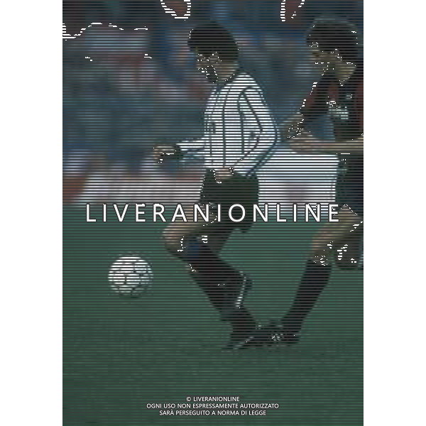 RETROSPETTIVA OLIVIERO GARLINI CALCIATORE NELLA FOTO OLIVIERO GARLINI CON LA MAGLIA DELL\'ATALANTA CALCIO AG ALDO LIVERANI SAS 