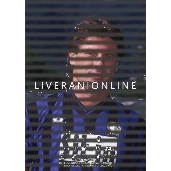 RETROSPETTIVA OLIVIERO GARLINI CALCIATORE NELLA FOTO OLIVIERO GARLINI CON LA MAGLIA DELL\'ATALANTA CALCIO AG ALDO LIVERANI SAS 