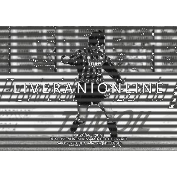 RETROSPETTIVA OLIVIERO GARLINI CALCIATORE NELLA FOTO OLIVIERO GARLINI CON LA MAGLIA DELL\'ATALANTA CALCIO  AG ALDO LIVERANI SAS  