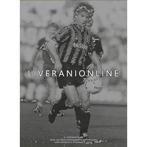 RETROSPETTIVA OLIVIERO GARLINI CALCIATORE NELLA FOTO OLIVIERO GARLINI CON LA MAGLIA DELL\' INTER CALCIO AG ALDO LIVERANI SAS 