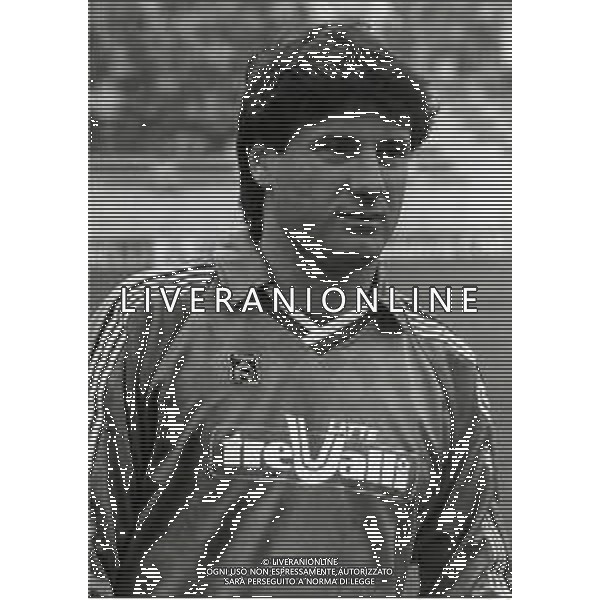 RETROSPETTIVA OLIVIERO GARLINI CALCIATORE NELLA FOTO OLIVIERO GARLINI CON LA MAGLIA DELL\'ANCONA CALCIO AG ALDO LIVERANI SAS