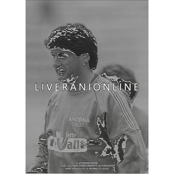 RETROSPETTIVA OLIVIERO GARLINI CALCIATORE NELLA FOTO OLIVIERO GARLINI CON LA MAGLIA DELL\'ANCONA CALCIO AG ALDO LIVERANI SAS