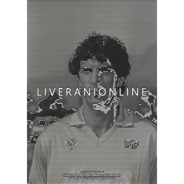 RETROSPETTIVA GIOVANNI FRANCINI CALCIATORE NELLA FOTO GIOVANNI FRANCINI NELL\'ANNO 1988-1989 CON LA MAGLIA DEL NAPOLI CALCIO AG ALDO LIVERANI SAS  