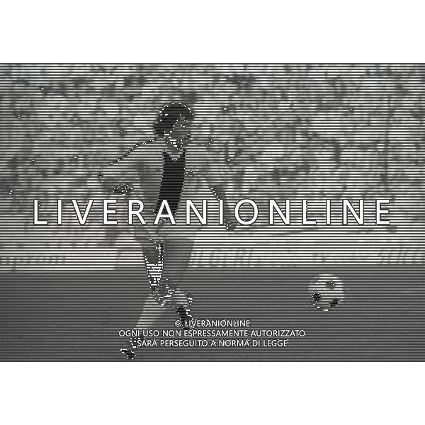 RETROSPETTIVA DINO GALPAROLI CALCIATORE NELLA FOTO DINO GALPAROLI CON LA MAGLIA DELL\' UDINESE CALCIO NELL\'ANNO 1982-1983 AG ALDO LIVERANI SAS