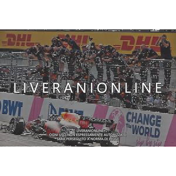 Race winner Max Verstappen (NLD) Red Bull Racing RB16B celebrates as he passes the team at the end of the race. 04.07.2021. Formula 1 World Championship, Rd 9, Austrian Grand Prix, Spielberg, Austria, Race Day. - www.xpbimages.com, EMail: requests@xpbimages.com © Copyright: Batchelor / XPB Images/AGENZIA ALDO LIVERANI SAS - ITALY ONLY -EDITORIAL USE ONLY