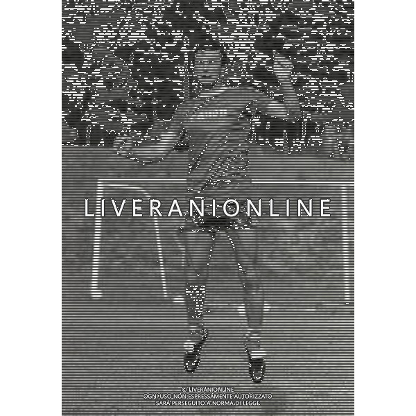 RETROSPETTIVA WLADISLAW ZMUDA CALCIATORE NELLA FOTO WLADISLAW ZMUDA CON LA MAGLIA DEL VERONA CALCIO NELL\'ANNO 1983-1984 AG ALDOLIVERANI SAS