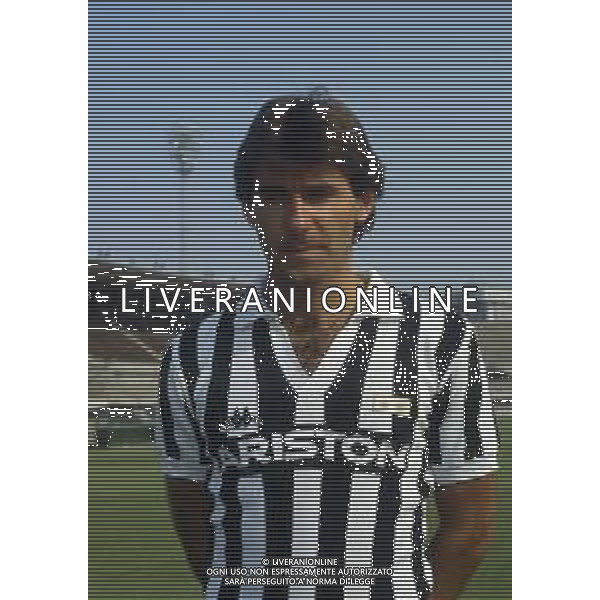 RETROSPETTIVA MASSIMO BRIASCHI CALCIATORE NELLA FOTO MASSIMO BRIASCHI CON LA MAGLIA DELLA JUVENTUS AG ALDO LIVERANI SAS