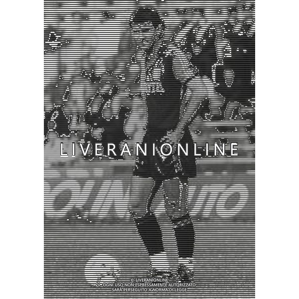 RETROSPETTIVA MASSIMO BRIASCHI CALCIATORE NELLA FOTO MASSIMO BRIASCHI CON LA MAGLIA DEL GENOA CALCIO AG ALDO LIVERANI SAS