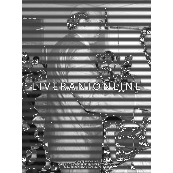 GIOVANNI GALLONI, giurista, politico e accademico - RETROSPETTIVA nella foto (Ministro dell\'Istruzione) a Milano Maggio 1987 in visita alla SCUOLA PRIMARIA ALBERT SCHWEITZER a Segrate ©ARCHIVIO / AGENZIA ALDO LIVERANI SAS