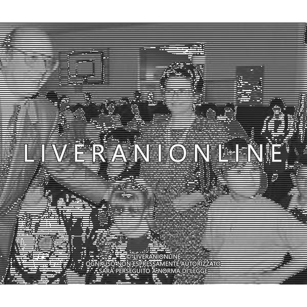 GIOVANNI GALLONI, giurista, politico e accademico - RETROSPETTIVA nella foto (Ministro dell\'Istruzione) a Milano Maggio 1987 in visita alla SCUOLA PRIMARIA ALBERT SCHWEITZER a Segrate ©ARCHIVIO / AGENZIA ALDO LIVERANI SAS