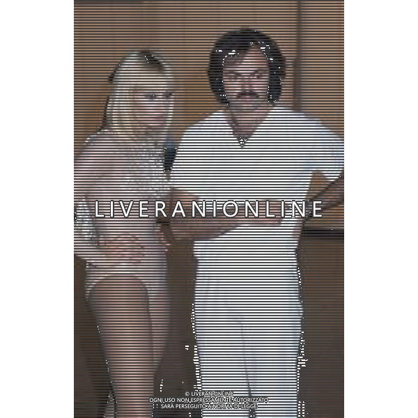 RAFFAELLA CARRA\' CANTANTE E ATTRICE - RETROSPETTIVA NELLA FOTO CON IL COMPAGNO SERGIO JAPINO NEL 1983 ©ARCHIVIO GIOVANNI LIVERANI /AG. ALDO LIVERANI SAS