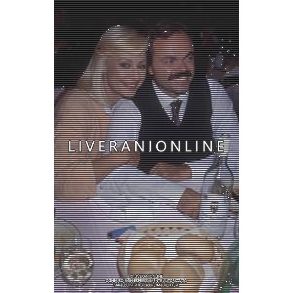 RAFFAELLA CARRA\' CANTANTE E ATTRICE - RETROSPETTIVA NELLA FOTO CON IL COMPAGNO SERGIO JAPINO NEL 1990 ©ARCHIVIO GIOVANNI LIVERANI /AG. ALDO LIVERANI SAS