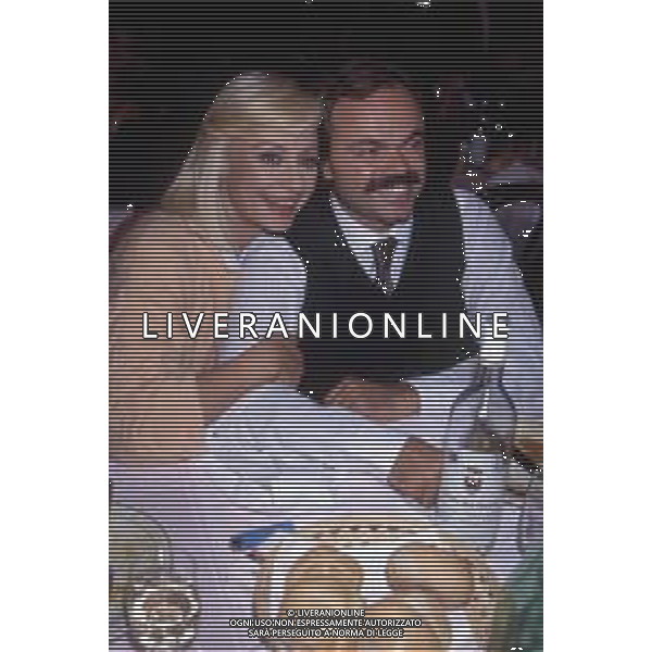 RAFFAELLA CARRA\' CANTANTE E ATTRICE - RETROSPETTIVA NELLA FOTO CON IL COMPAGNO SERGIO JAPINO NEL 1990 ©ARCHIVIO GIOVANNI LIVERANI /AG. ALDO LIVERANI SAS