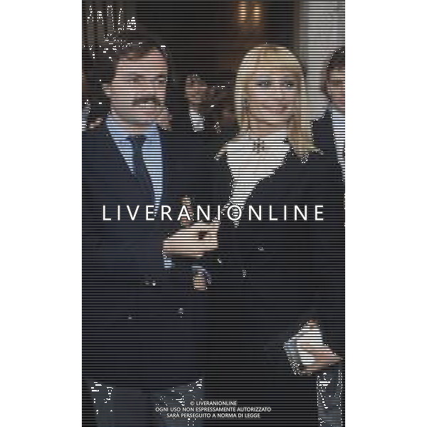 RAFFAELLA CARRA\' CANTANTE E ATTRICE - RETROSPETTIVA NELLA FOTO A ROMA CON IL COMPAGNO SERGIO JAPINO NEL 1985 IN PIAZZA SAN PIETRO CITTA\' DEL VATICANO DOPO UDIENZA PAPALE CON IL ROSARIO REGALATOLE DA SUA SANTITA\' ©ARCHIVIO GIOVANNI LIVERANI /AG. ALDO LIVERANI SAS