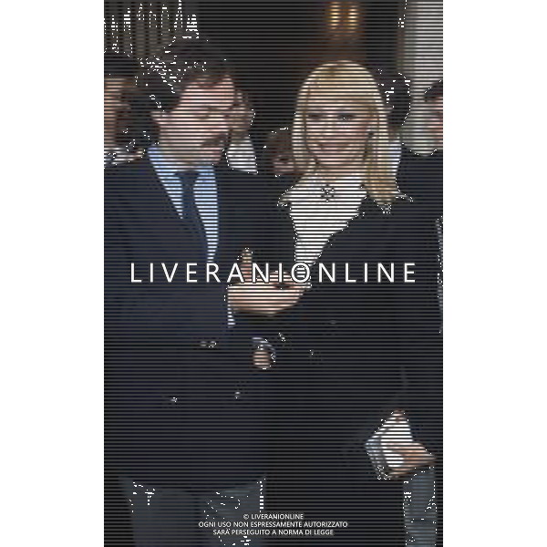 RAFFAELLA CARRA\' CANTANTE E ATTRICE - RETROSPETTIVA NELLA FOTO A ROMA CON IL COMPAGNO SERGIO JAPINO NEL 1985 IN PIAZZA SAN PIETRO CITTA\' DEL VATICANO DOPO UDIENZA PAPALE CON IL ROSARIO REGALATOLE DA SUA SANTITA\' ©ARCHIVIO GIOVANNI LIVERANI /AG. ALDO LIVERANI SAS