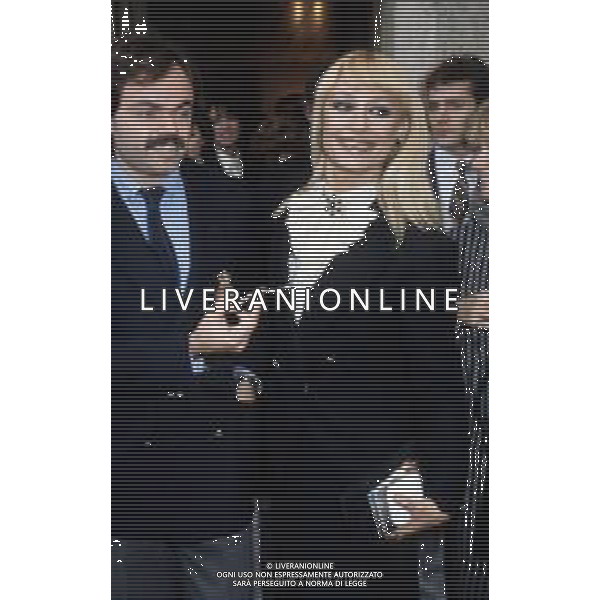 RAFFAELLA CARRA\' CANTANTE E ATTRICE - RETROSPETTIVA NELLA FOTO A ROMA CON IL COMPAGNO SERGIO JAPINO NEL 1985 IN PIAZZA SAN PIETRO CITTA\' DEL VATICANO DOPO UDIENZA PAPALE CON IL ROSARIO REGALATOLE DA SUA SANTITA\' ©ARCHIVIO GIOVANNI LIVERANI /AG. ALDO LIVERANI SAS