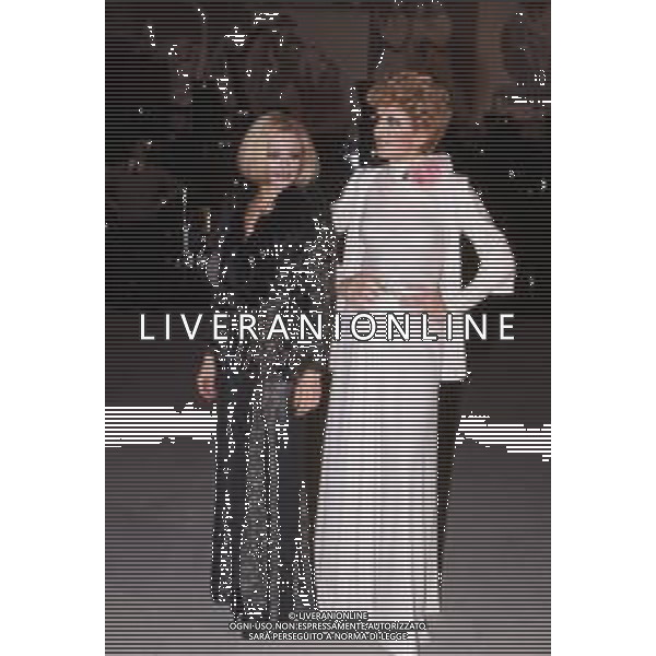 RAFFAELLA CARRA\' CANTANTE E ATTRICE - RETROSPETTIVA NELLA FOTO CON MINA MAZZINI A \'MILLELUCI\' NEL 1974 ©ARCHIVIO GIOVANNI LIVERANI /AG. ALDO LIVERANI SAS