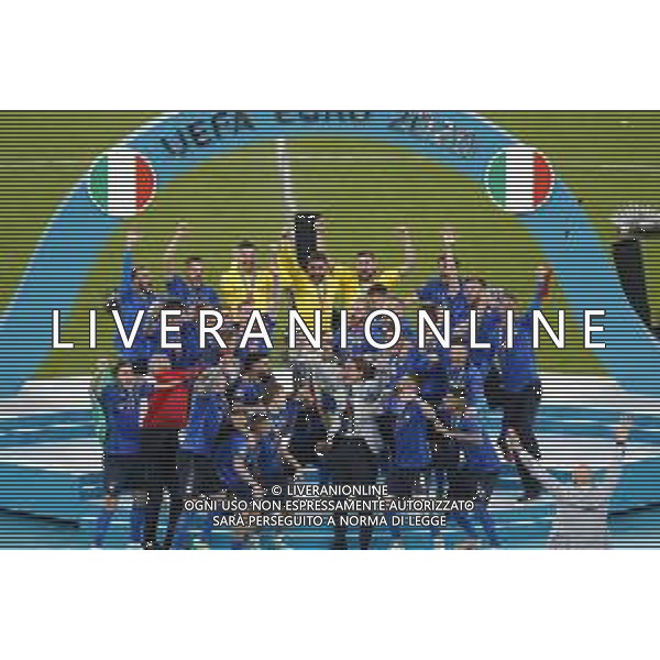 Finale del Campionato Europeo UEFA EURO 2020 ITALIA - INGHILTERRA del 11/07/2021 - nella foto: esultanza finale italia vincitrice con la coppa ©Claudio Zamagni/Agenzia Aldo Liverani s.a.s. during European UEFA Championship - UEFA Euro 2020 final soccer match between Italy and England at Wembley Stadium in London on July 11 2021 photo credit by Claudio Zamagni/Aldo Liverani Photo Agency/AGENZIA ALDO LIVERANI SAS