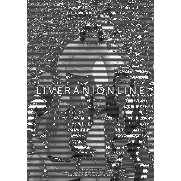 RETROSPETTIVA I GATTI DI VICOLO MIRACOLI NELLA FOTO I GATTI DI VICOLO MIRACOLI GIANANDREA GAZZOLA-SPRAY MALLABY-UMBERTO SMAILA-NINI SALERNO E FRANCO OPPINI A VENEZIA NELL\'ANNO 1971 AG ALDO LIVERANI SAS