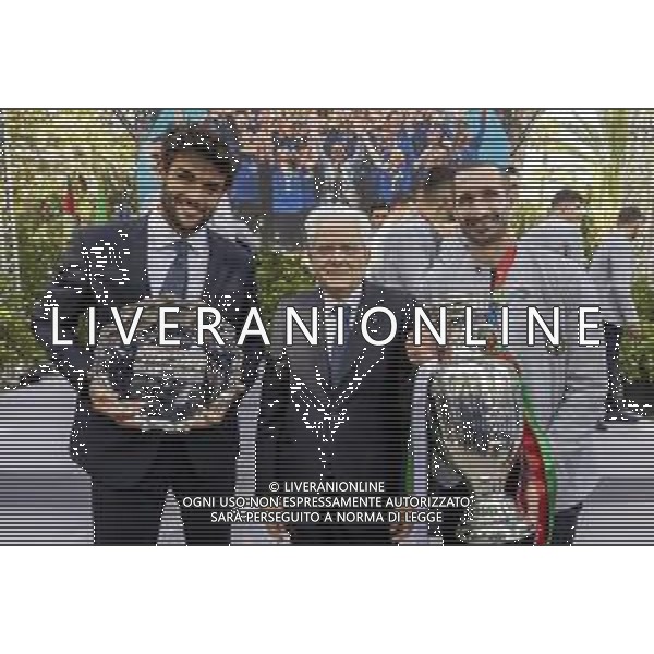 Il Presidente della Repubblica, Sergio Mattarella, ha ricevuto al Quirinale la Nazionale italiana di Calcio vincitrice degli Europei UEFA Euro 2020 e il tennista Matteo Berrettini, finalista al Torneo di Wimbledon - Roma 12.07.2021 Nella foto giorgio Chiellini e matteo berrettini con la coppa trofeo ©Ufficio per la Stampa e la Comunicazione della Presidenza della Repubblica/AGENZIA ALDO LIVERANI SAS