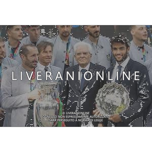Il Presidente della Repubblica, Sergio Mattarella, ha ricevuto al Quirinale la Nazionale italiana di Calcio vincitrice degli Europei UEFA Euro 2020 e il tennista Matteo Berrettini, finalista al Torneo di Wimbledon - Roma 12.07.2021 Nella foto giorgio Chiellini e matteo berrettini con la coppa trofeo ©Ufficio per la Stampa e la Comunicazione della Presidenza della Repubblica/AGENZIA ALDO LIVERANI SAS