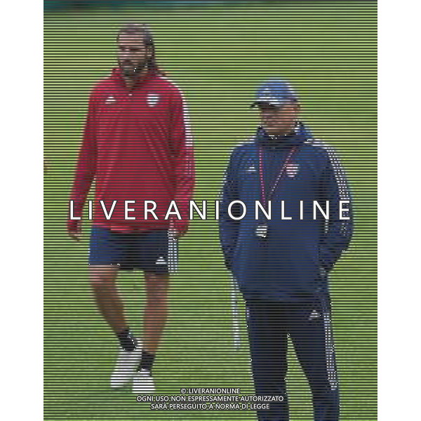 CAGLIARI CALCIO IN RITIRO ESTIVO PRECAMPIONATO 2021/2022 A PEJO 15.07.2021 - ALLENAMENTO NELLA FOTO LEONARDO PAVOLETTI CON L\'ALLENATORE SEMPLICI ©MOSCA/AGENZIA ALDO LIVERANI SAS