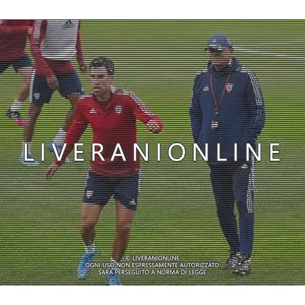 CAGLIARI CALCIO IN RITIRO ESTIVO PRECAMPIONATO 2021/2022 A PEJO 15.07.2021 - ALLENAMENTO NELLA FOTO KEVIN STROOTMAN E L\'ALLENATORE LEONARDO SEMPLICI ©MOSCA/AGENZIA ALDO LIVERANI SAS