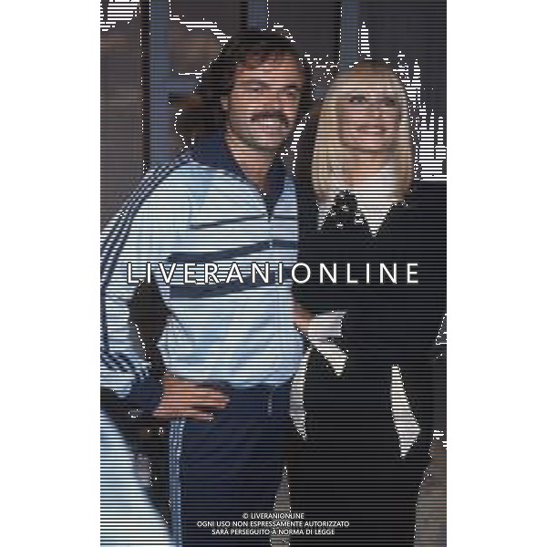RAFFAELLA CARRA\' CANTANTE E ATTRICE - RETROSPETTIVA NELLA FOTO CON IL COMPAGNO SERGIO JAPINO NEL 1984 ©ARCHIVIO GIOVANNI LIVERANI /AG. ALDO LIVERANI SAS