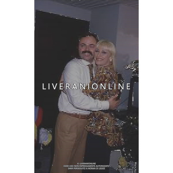RAFFAELLA CARRA\' CANTANTE E ATTRICE - RETROSPETTIVA NELLA FOTO CON IL COMPAGNO SERGIO JAPINO NEL 1988 ©ARCHIVIO GIOVANNI LIVERANI /AG. ALDO LIVERANI SAS