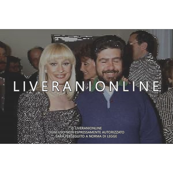 RAFFAELLA CARRA\' CANTANTE E ATTRICE - RETROSPETTIVA NELLA FOTO NEL 1988 CON LELLO ARENA ©ARCHIVIO GIOVANNI LIVERANI /AG. ALDO LIVERANI SAS