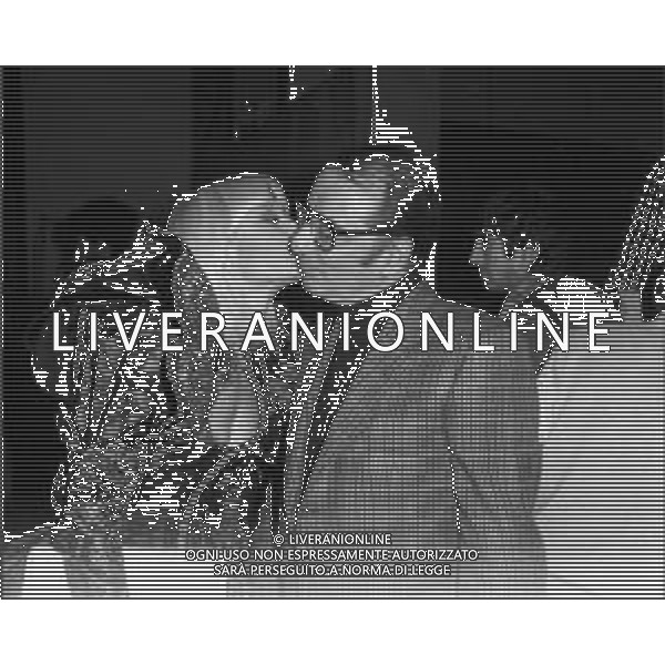 RAFFAELLA CARRA\' CANTANTE E ATTRICE - RETROSPETTIVA NELLA FOTO CON IL REGISTA ENZO TRAPANI NEL 1983 ©ARCHIVIO GIOVANNI LIVERANI /AG. ALDO LIVERANI SAS