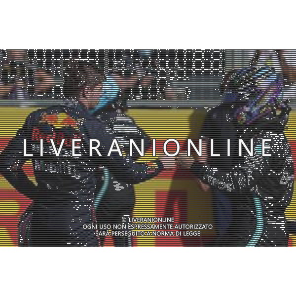 Max Verstappen (NLD) Red Bull Racing and Lewis Hamilton (GBR) Mercedes AMG F1. 17.07.2021. Formula 1 World Championship, Rd 10, British Grand Prix, Silverstone, England, Qualifying Day. - www.xpbimages.com, EMail: requests@xpbimages.com ¬© Copyright: Batchelor / XPB Images/AGENZIA ALDO LIVERANI SAS ITALY ONLY - EDITORIAL USE ONLY