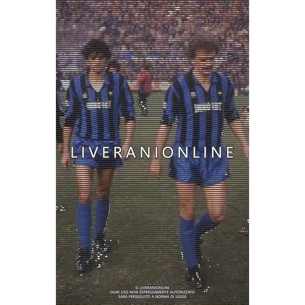RETROSPETTIVA ALESSANDRO ALTOBELLI CALCIATORE NELLA FOTO ALESSANDRO ALTOBELLI CON LA MAGLIA DELL\'INTER CON HERBERT PROHASKA AG ALDO LIVERANI SAS 