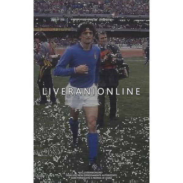RETROSPETTIVA ALESSANDRO ALTOBELLI CALCIATORE NELLA FOTO ALESSANDRO ALTOBELLI CON LA MAGLIA DELLA NAZIONALE ITALIANA AG ALDO LIVERANI SAS  