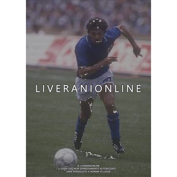 RETROSPETTIVA ALESSANDRO ALTOBELLI CALCIATORE NELLA FOTO ALESSANDRO ALTOBELLI CON LA MAGLIA DELLA NAZIONALE ITALIANA AG ALDO LIVERANI SAS  